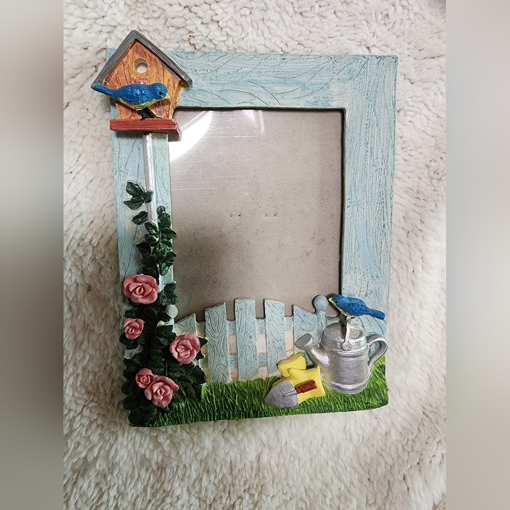 Gardening photo frame, watering can, bird box